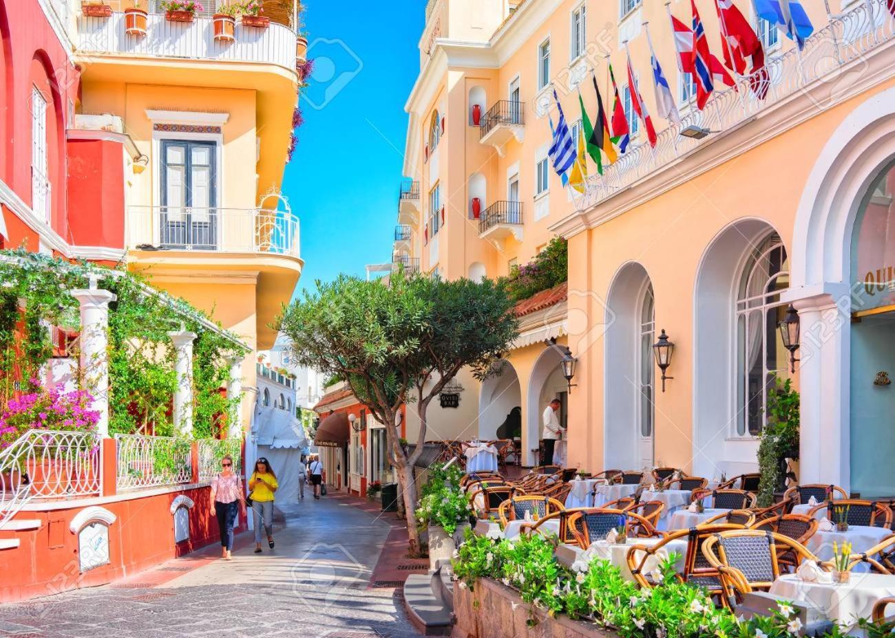 Donna Lena Relais Napoli Bed & Breakfast Bagian luar foto