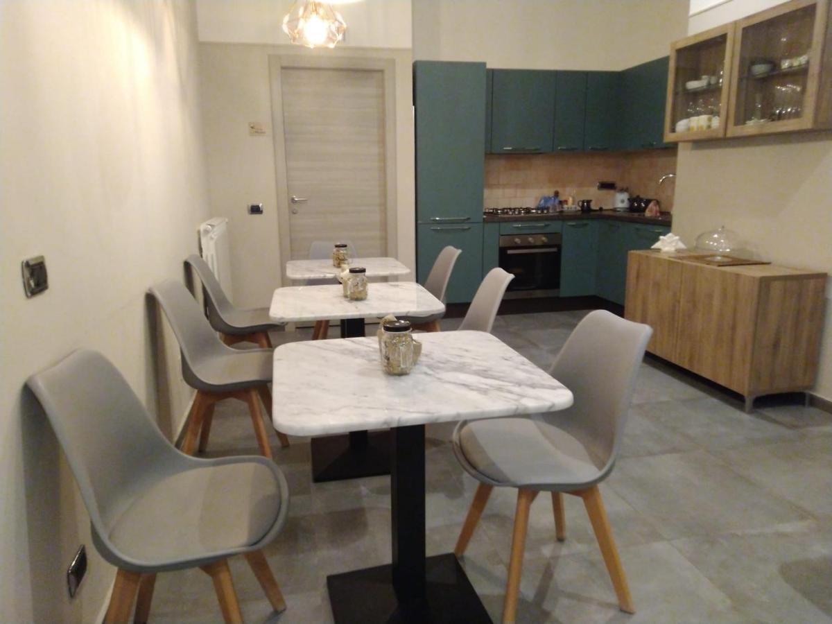 Donna Lena Relais Napoli Bed & Breakfast Bagian luar foto